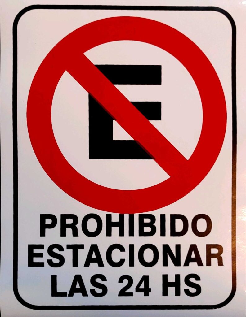 Cartel autoadhesivo “PROHIBIDO ESTACIONAR” Infinity Seguridad